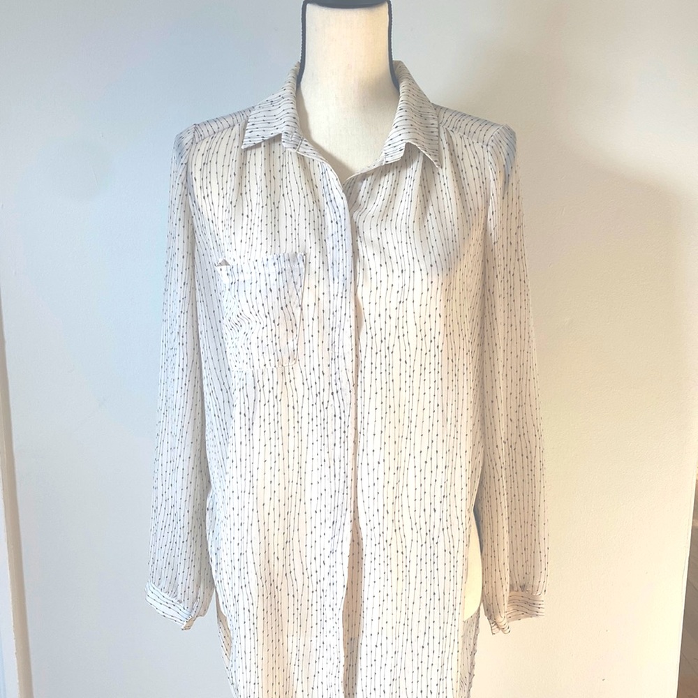 ASTR XS Long sleeve cream/black button down shirt